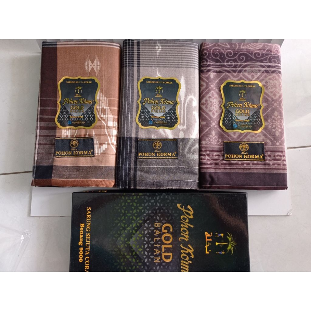 Sarung Pohon Korma Gold Balian