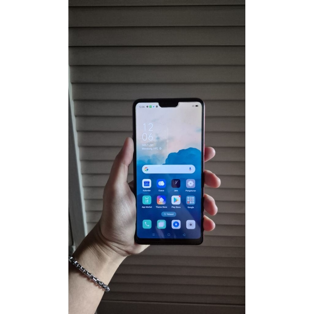 HP OPPO F7 SECOND Warna Maroon