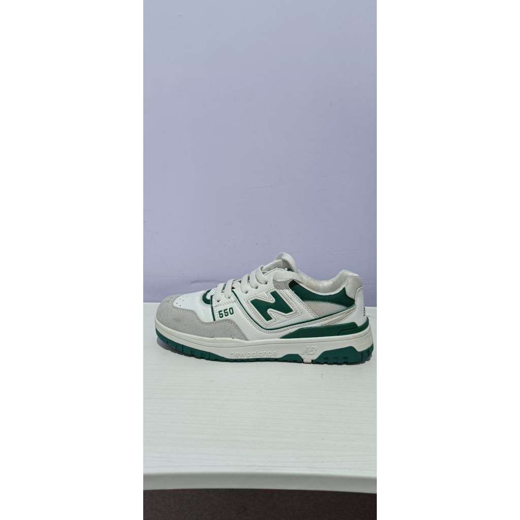 sepatu wanita NB hijau second size 37 insole 23cm