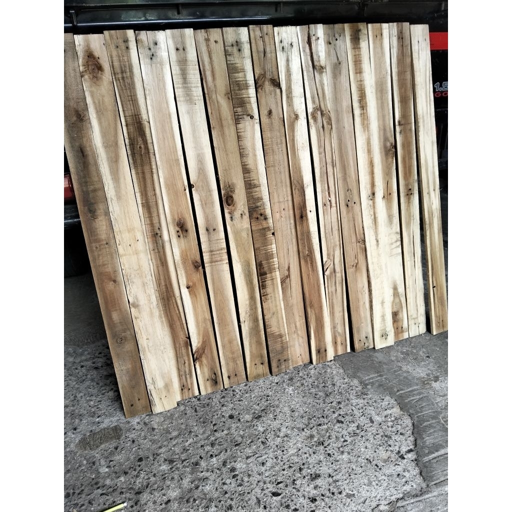 papan kayu bekas dari pallet