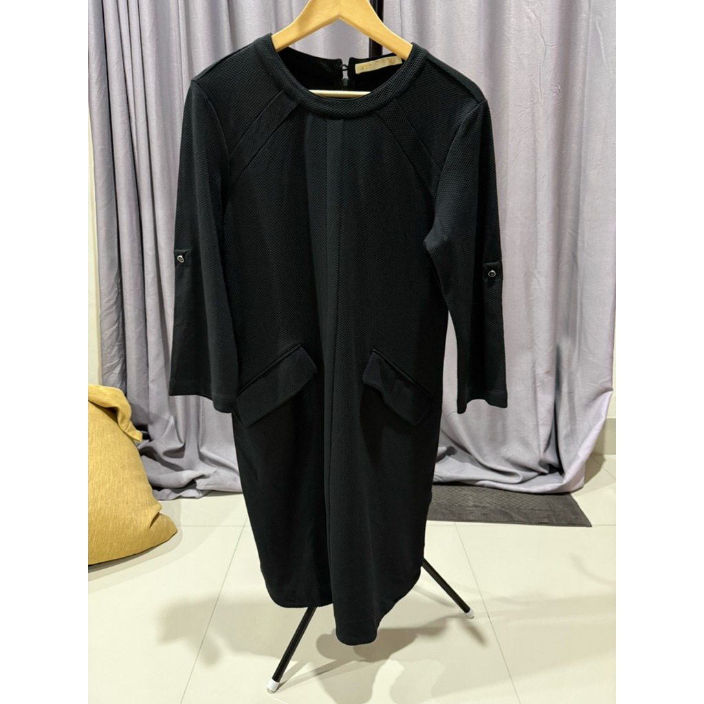 dress hitam MINIMAL GOLD preloved