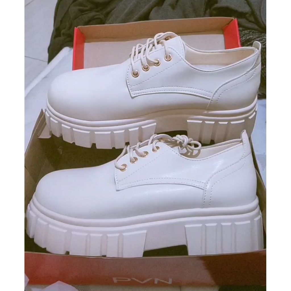 pvn sepatu sneakers wanita import