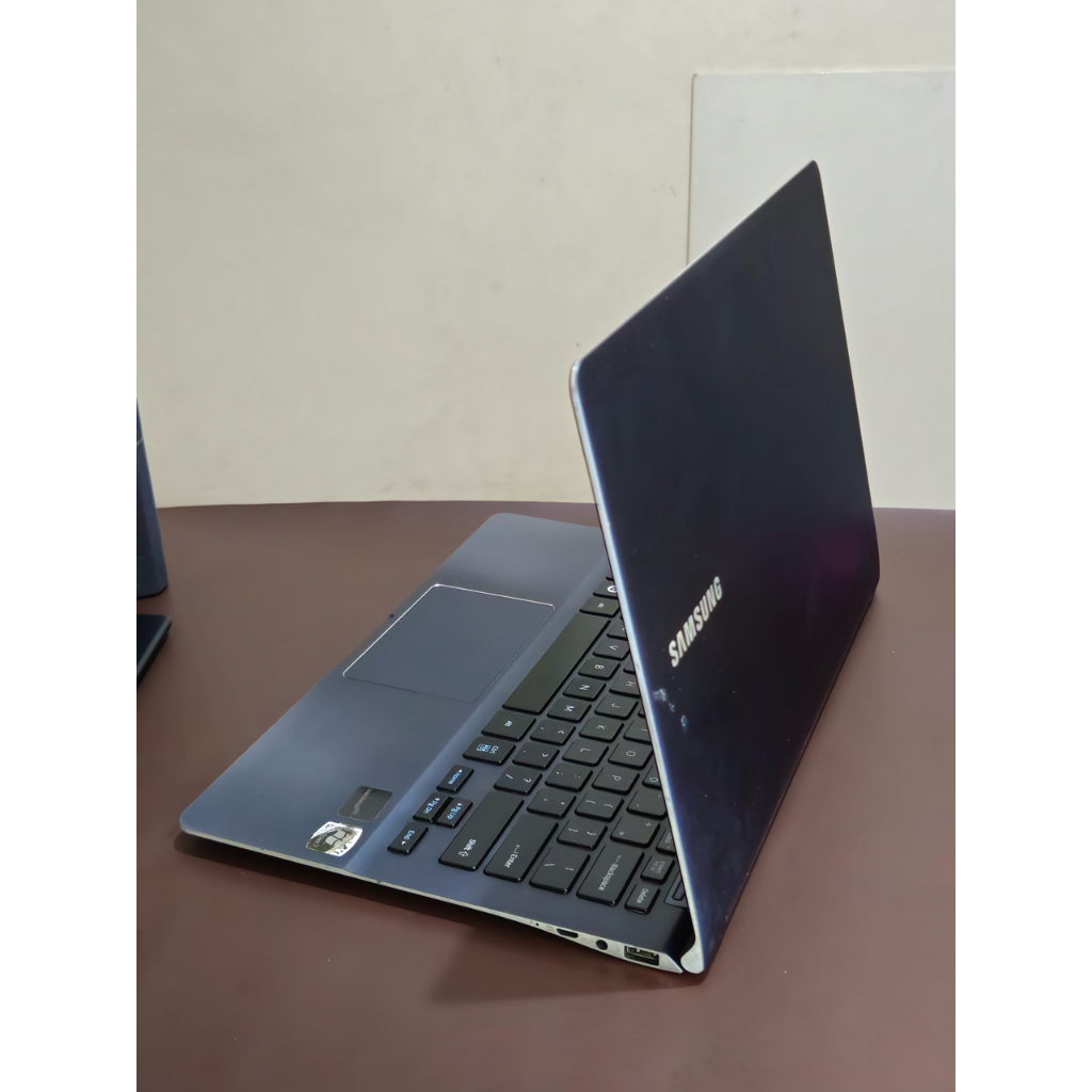 Notebook Laptop Samsung NP900X3C Core i7 Windows ORI