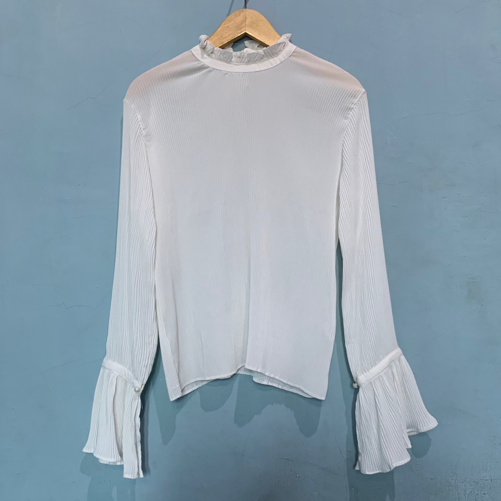 PL blouse putih plisket