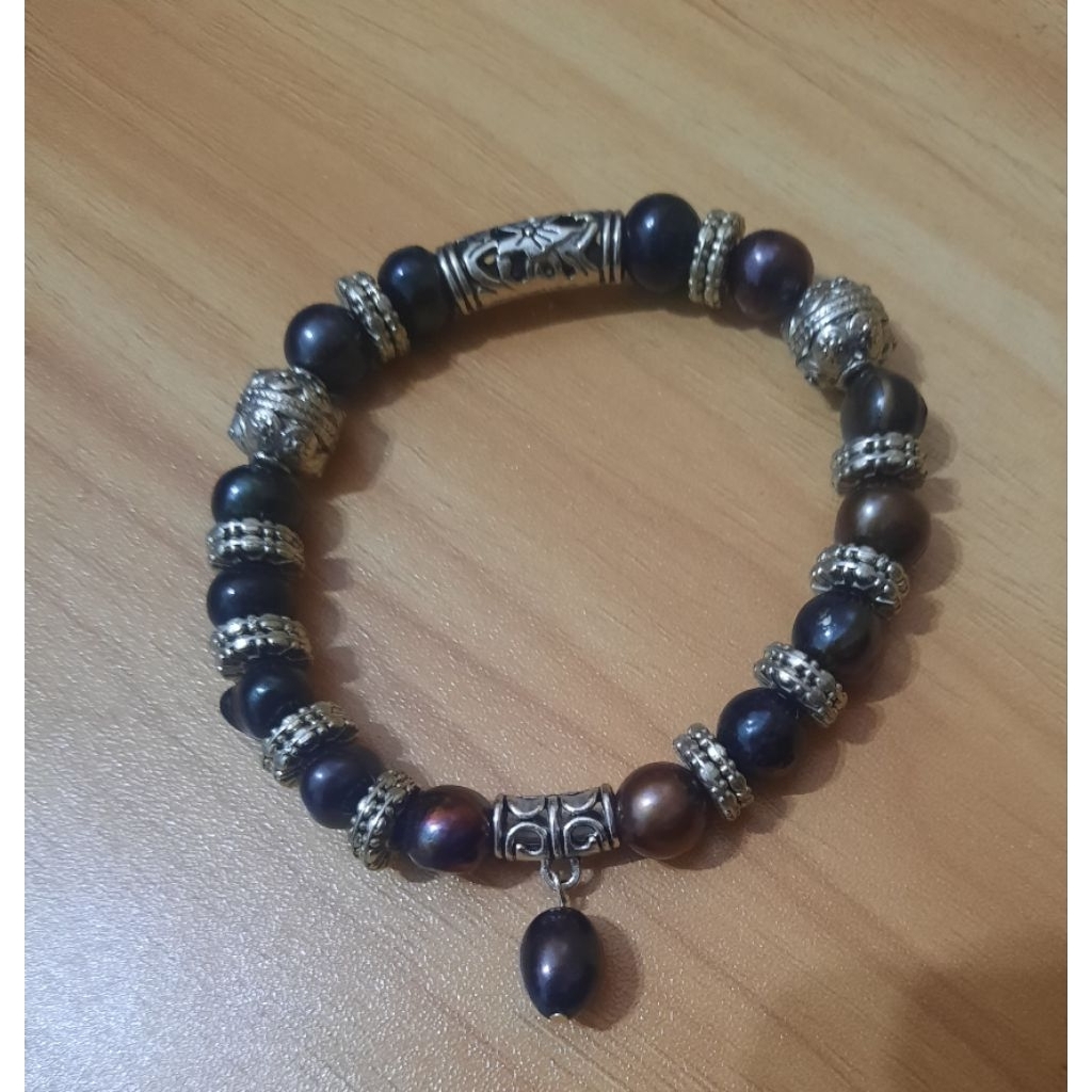 Gelang mutiara air tawar hitam charm