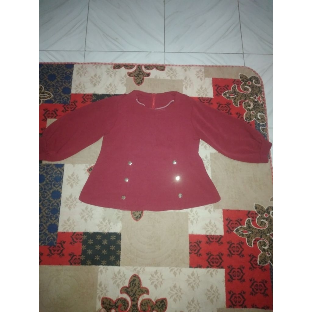 Blouse merah maroon