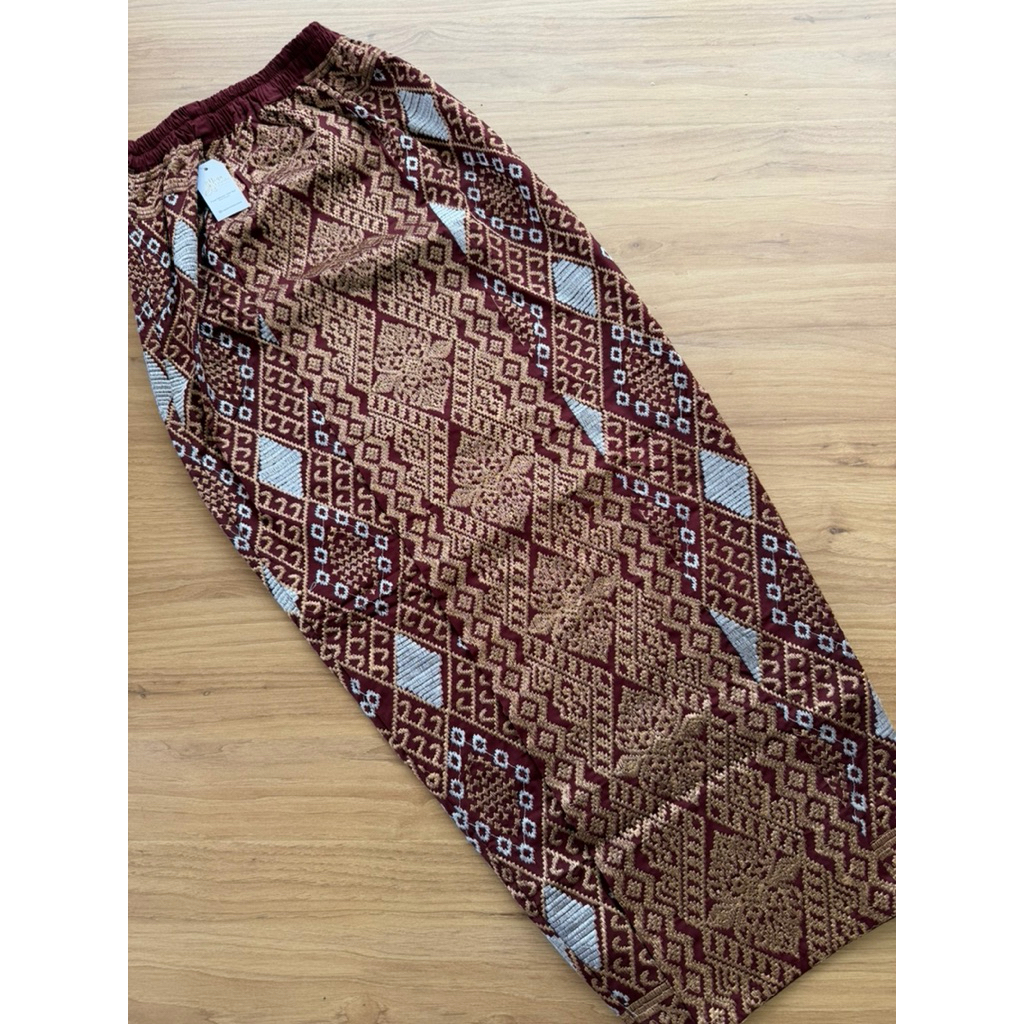 Kamen jadi bordir benang cendana | kamen jadi songket bordir