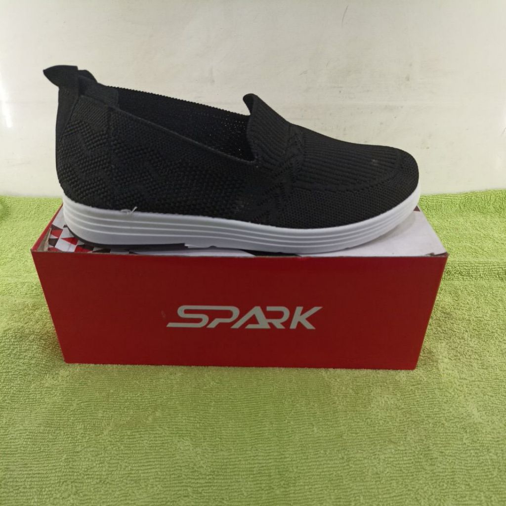 Spark sepatu wanita slip on black