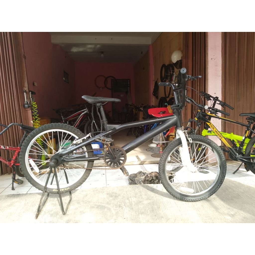 Sepeda BMX Seken UK 20 Inch Siap Pakai