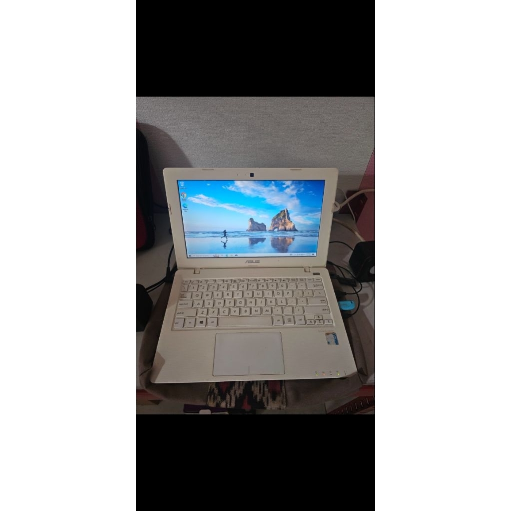 leptop notebook bekas Asus X200M