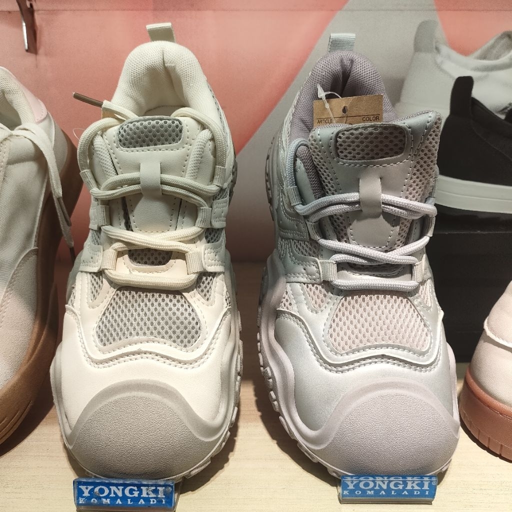 Sepatu Sneakers Yongki 36-40