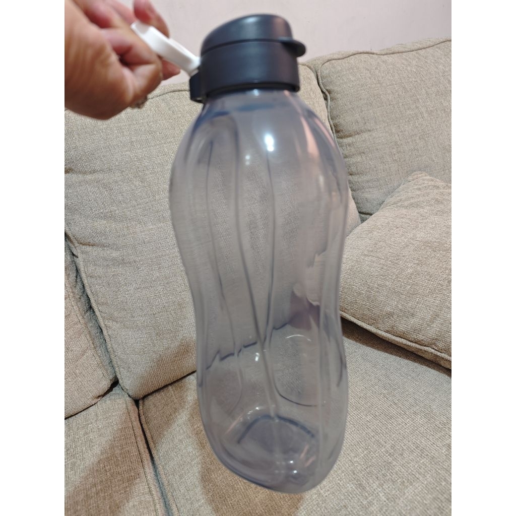 Botol minum 2liter tupperware Hitam Aquavibe