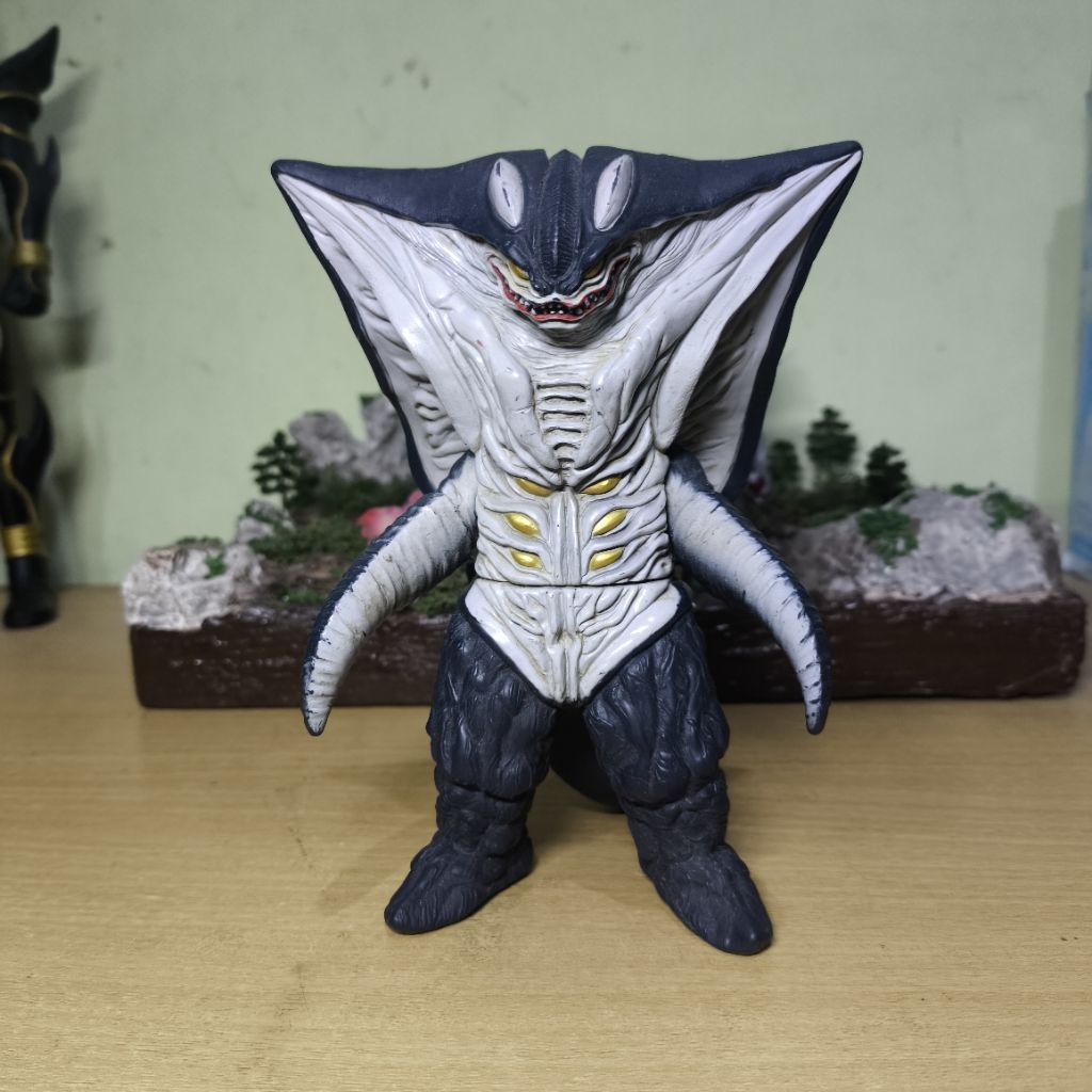 Ultra Monster Series Gazort 1996 - sofubi kaiju ultraman tiga