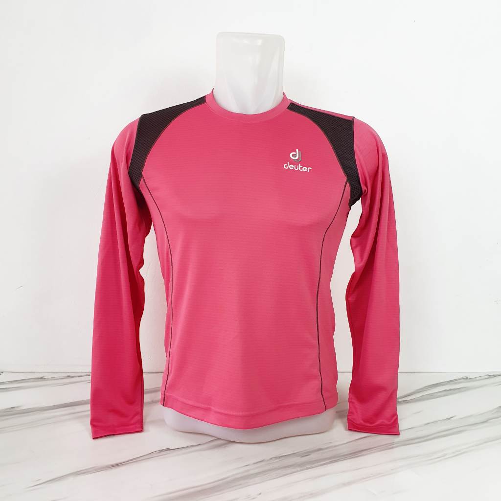 Baju Kaos Sweater Wanita DEUTER - Size S sd M - Lebar Dada 45 cm - Original 100% - Scd