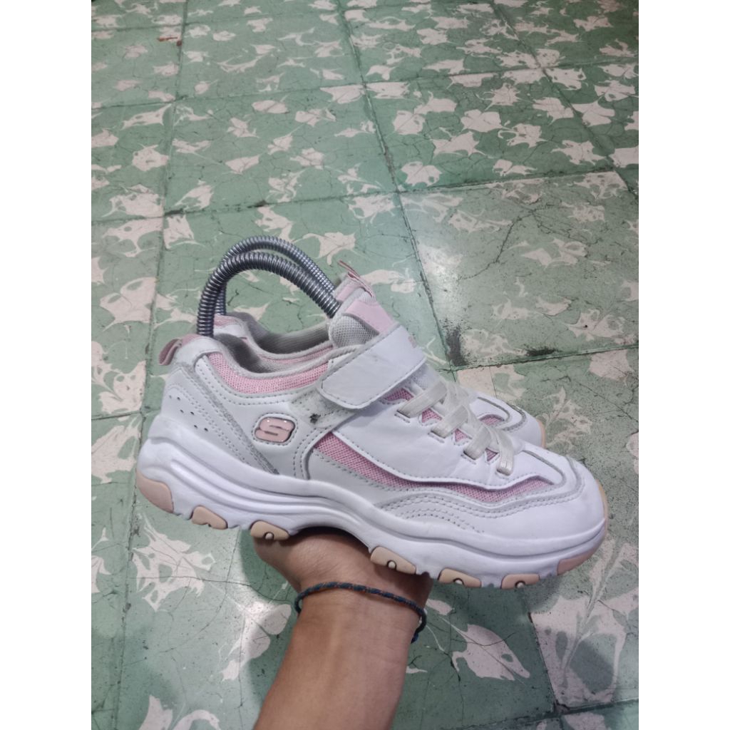 Sepatu Skechers D'Lites Wanita(36)