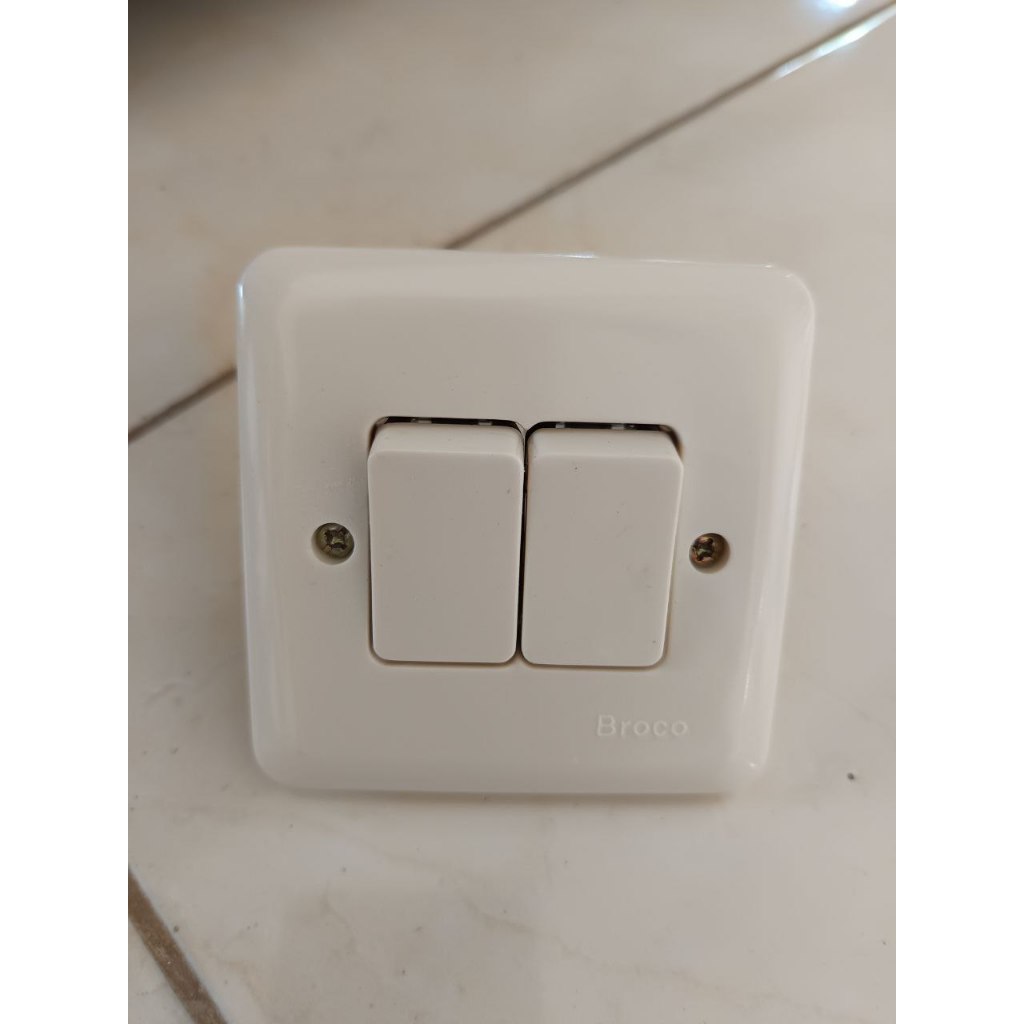 SAKLAR SERI BROCO TEMBOK