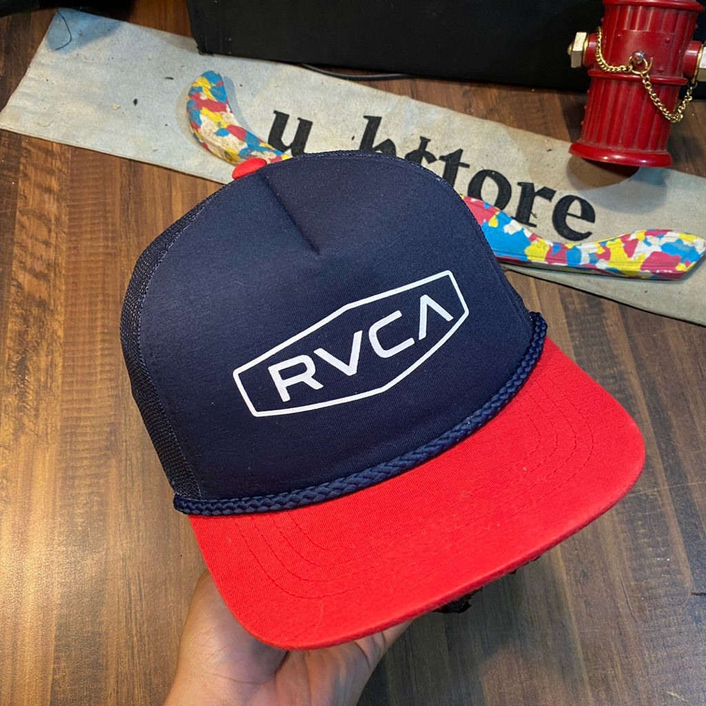 topi rvca