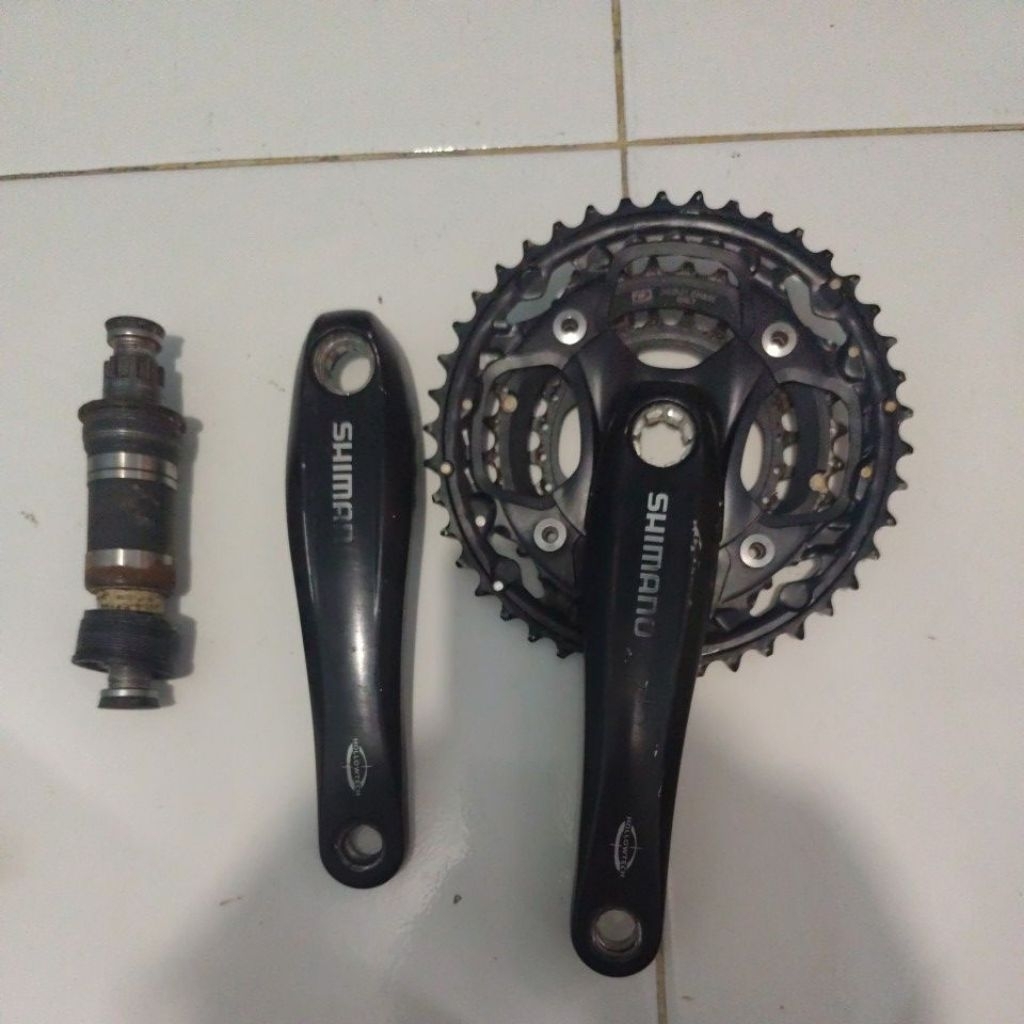crankset crank + bb shimano hollowtech 1 octalink masih bagus