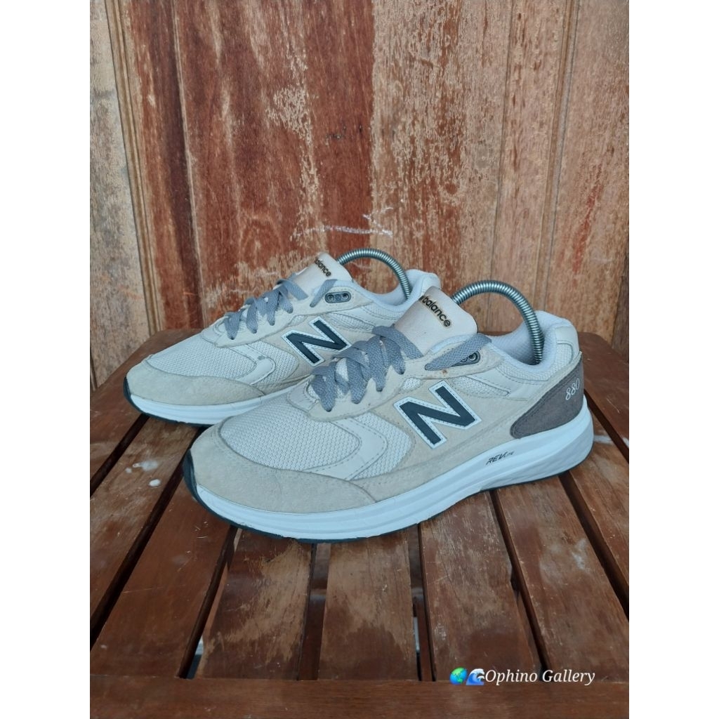 Cuci Gudang Sepatu Running NB 880 Revlite size 41
