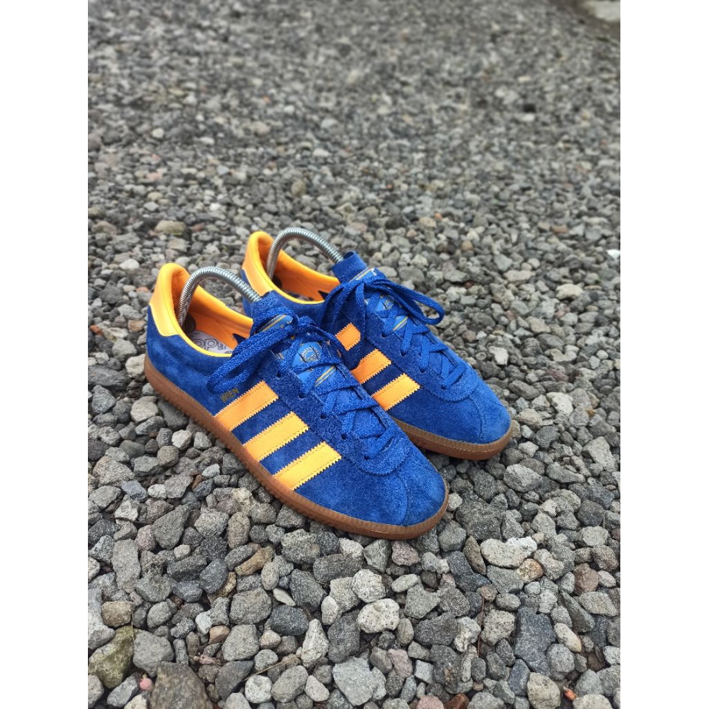 Sepatu Adidas wien