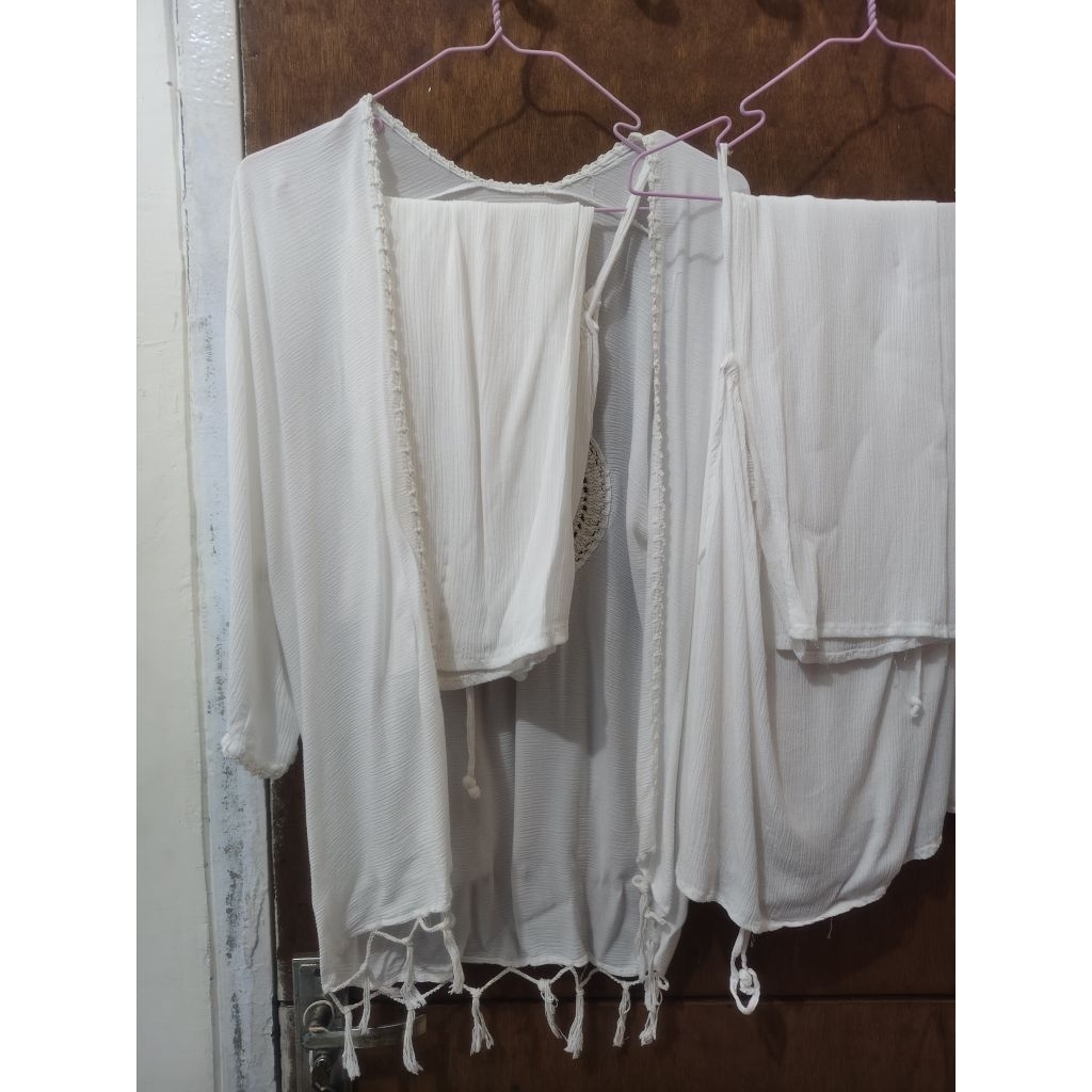 Cardigan+ Setelan 2 looks Dua Looks, Baju Pantai Putih Asli Bali Cardigan Crinckle Rajut Dress Putih