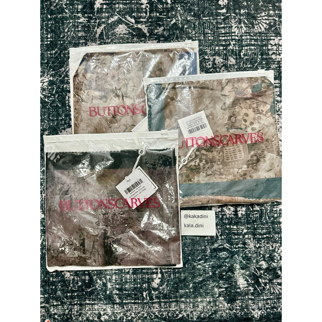 [As is] BUTTONSCARVES NEW YORK 3 EAST VILLAGE REBORN COLLECTOR WAREHOUSE SALE