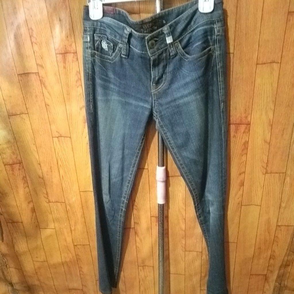 Celana Panjang Levis dan Bahan Wanita
