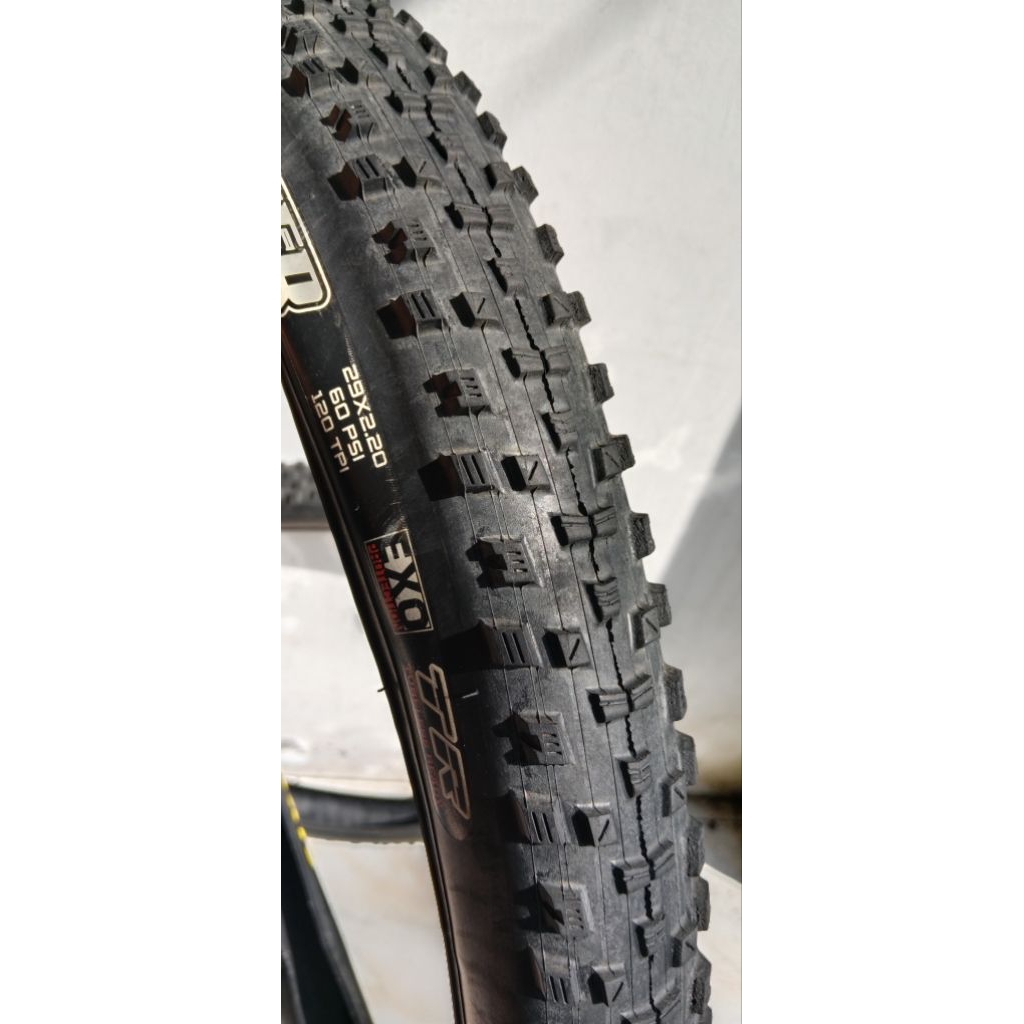 Ban Luar Sepeda MTB Maxxis Forekaster, size 29 x 2.20
