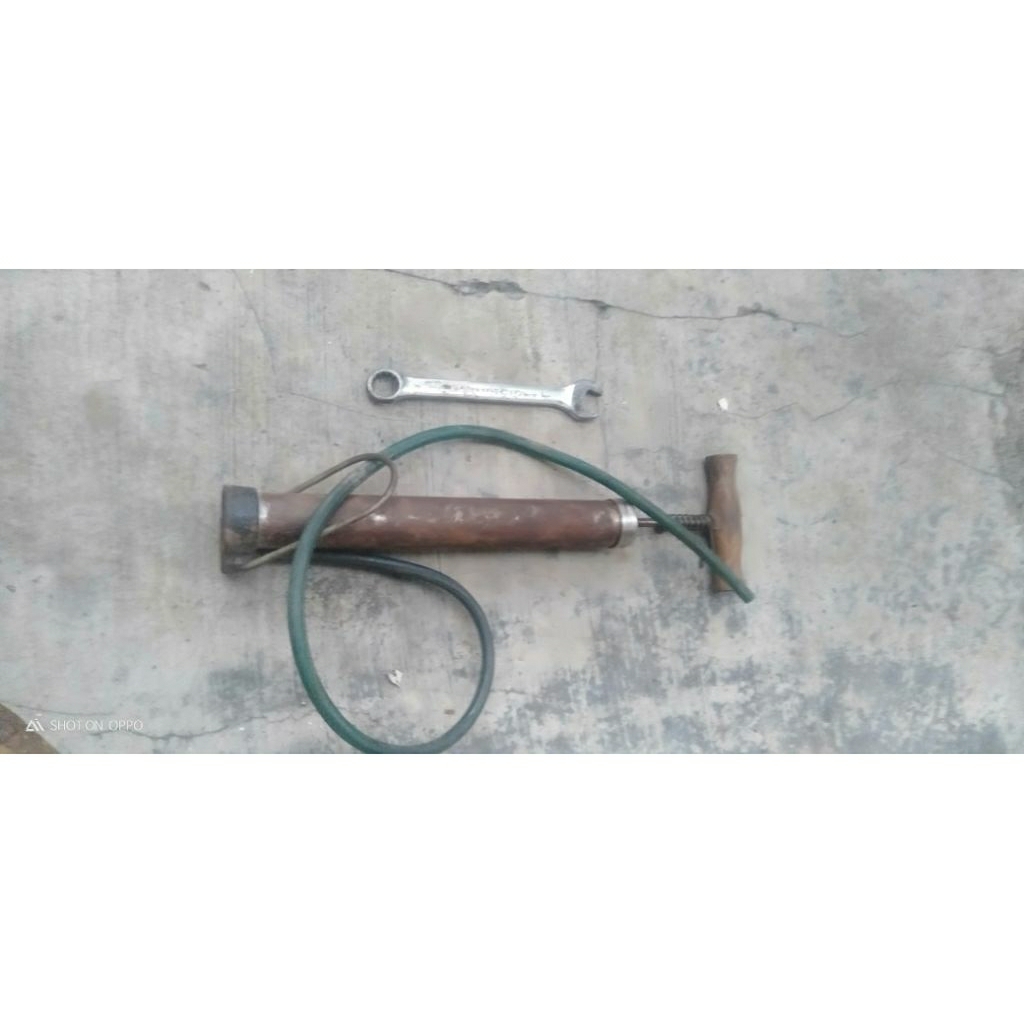 pompa angin sepeda onthel lawas/pendek