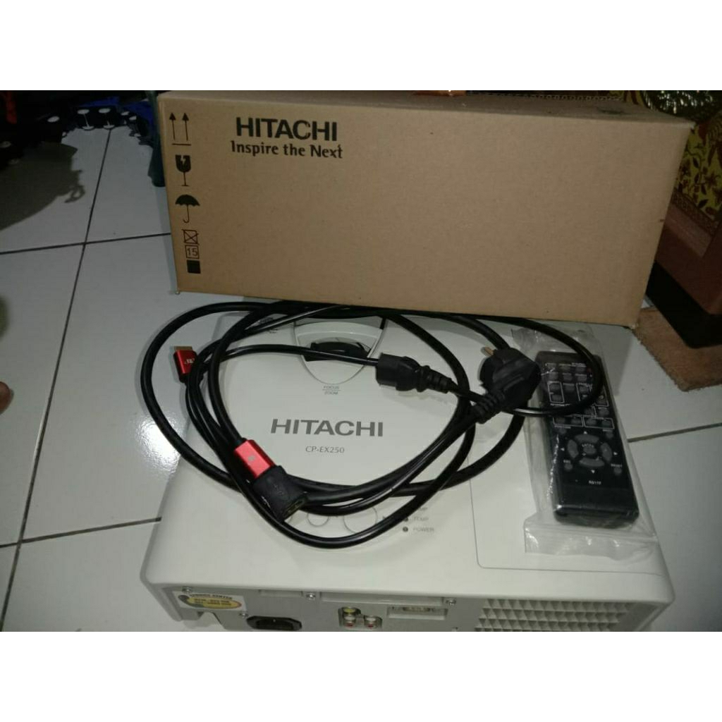PROYEKTOR HITACHI