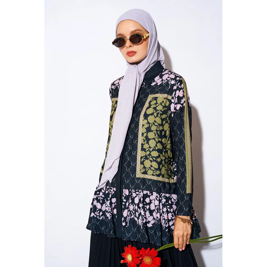 VZ Avaia Top - Black - Size SM - PRELOVED 