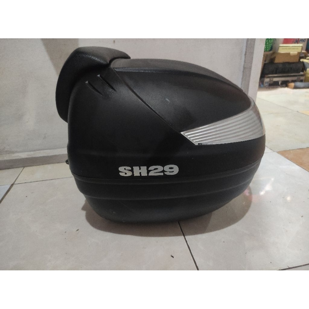 motor box SHAD SH29 bekas dan base plate. scoopy