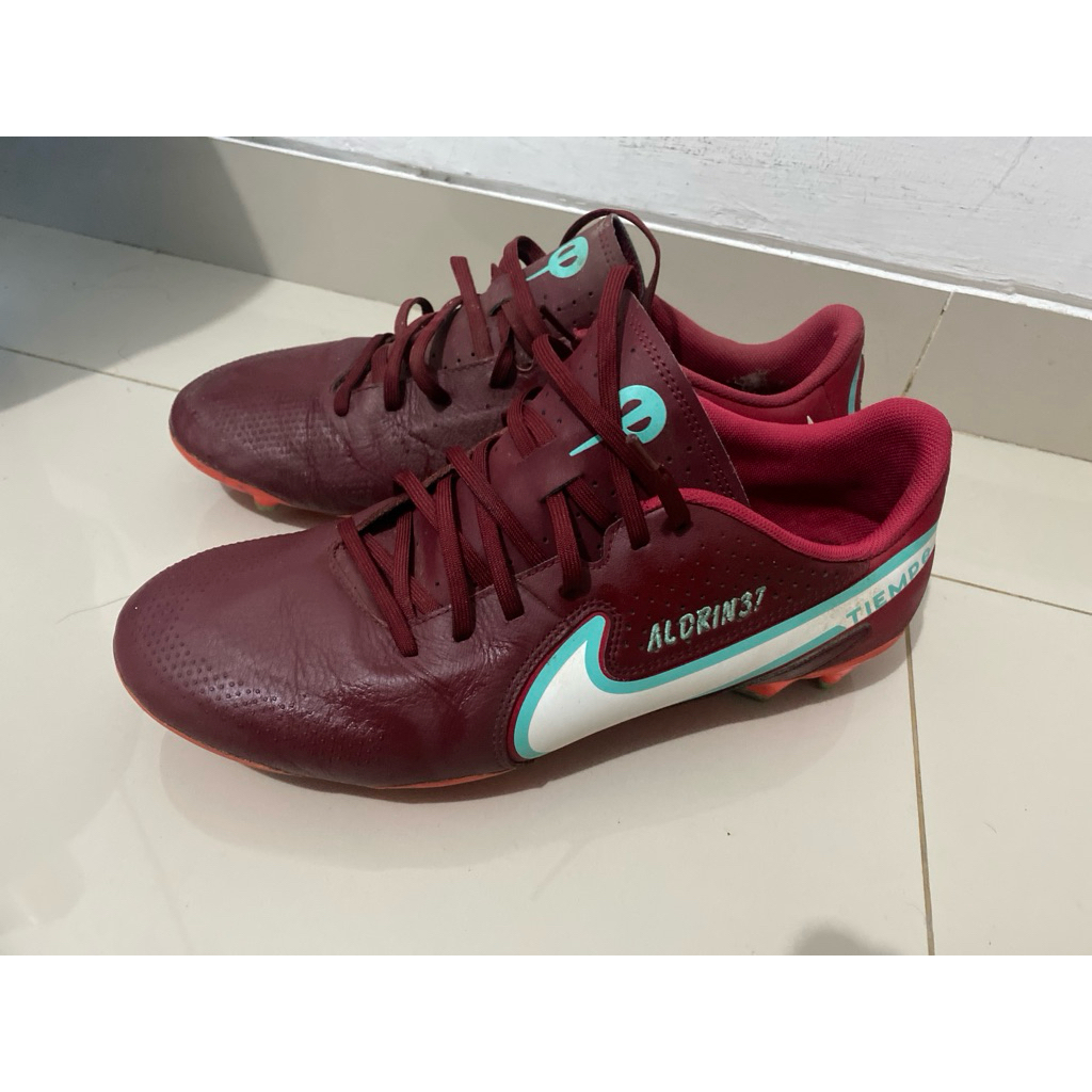 Sepatu Bola Nike Tiempo Second