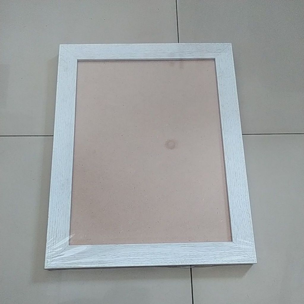 Pigura Kayu Giorza Putih 12R (30x40)