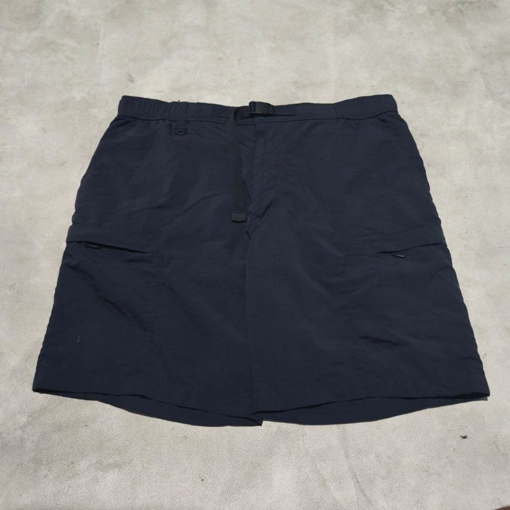 Celana pendek Uniqlo utility navy