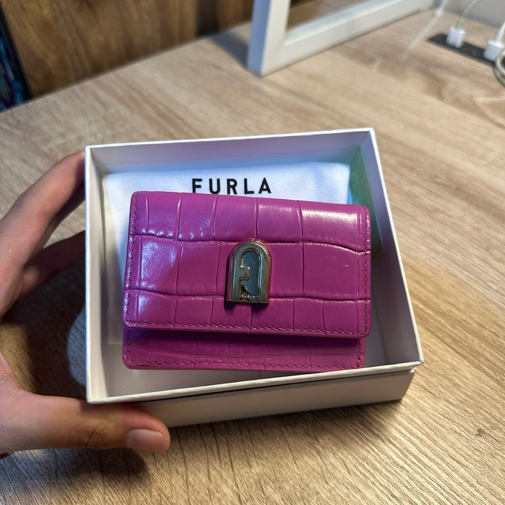 preloved furla trifold wallet (nego)
