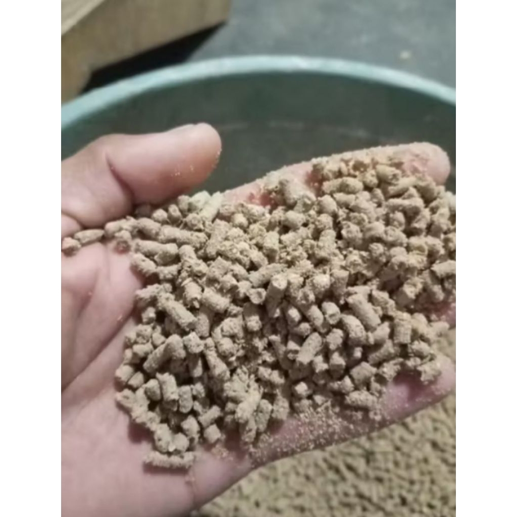 1kg  pur/layer pakan ayam dan bebek Berpitamin