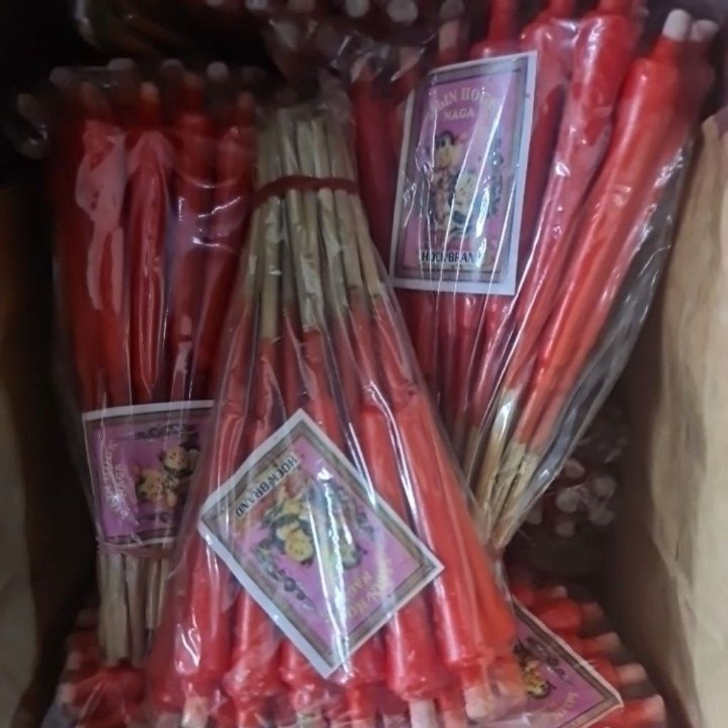 lilin kaki merah bungkusan