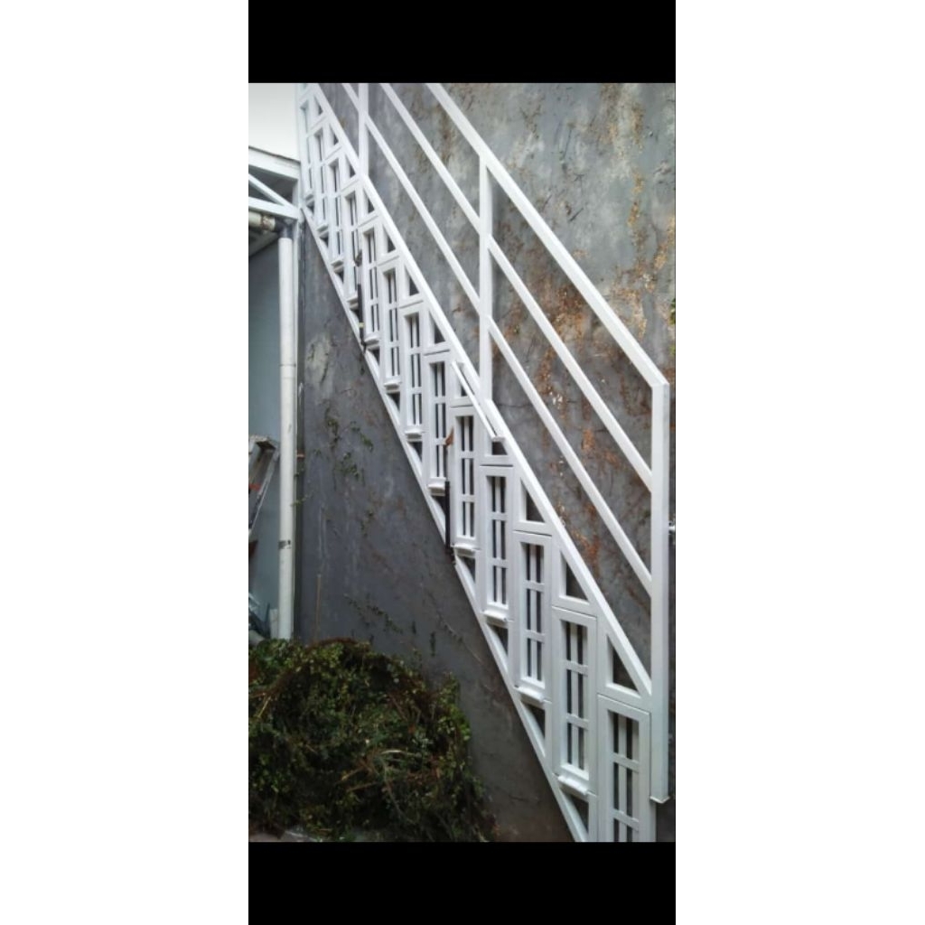 tangga besi lipat dinding