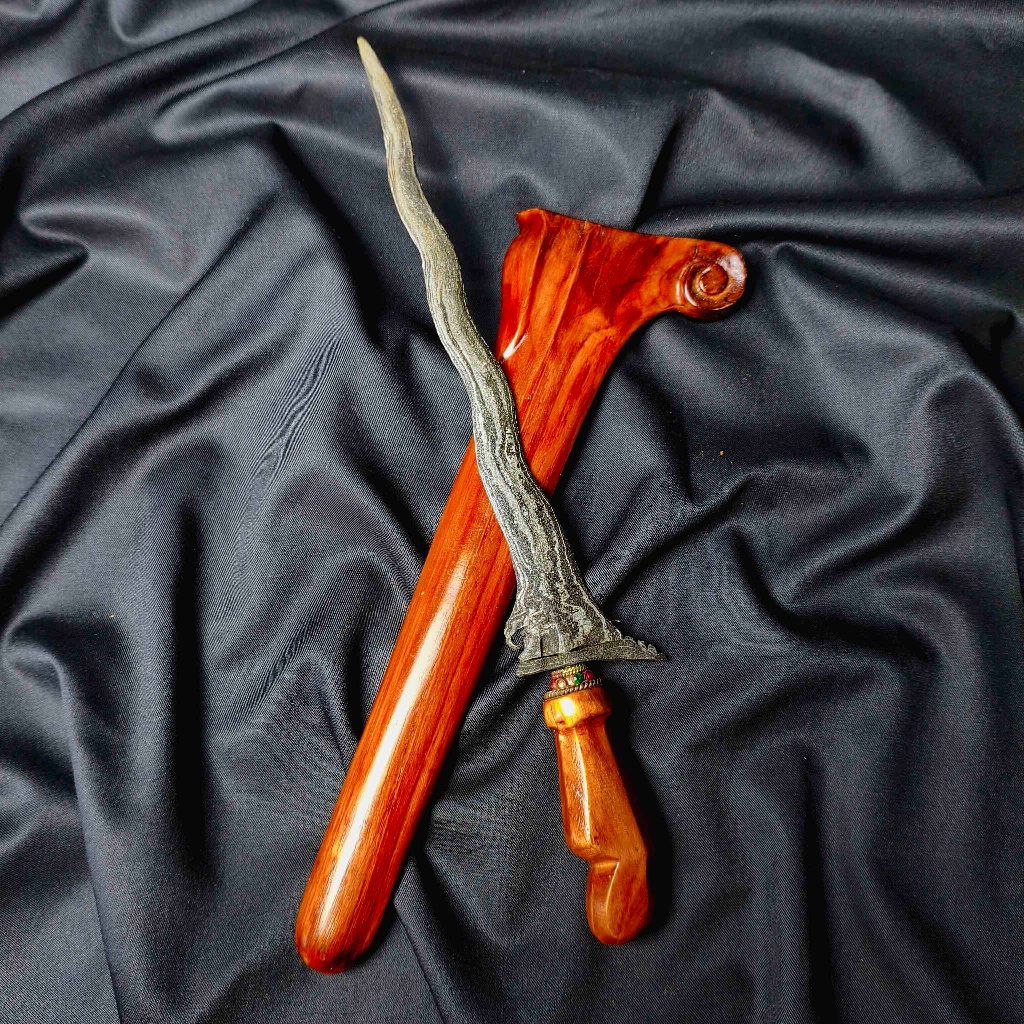 Keris Patrem Luk 7 Dhapur Carubuk Pamor Kulit Semangka