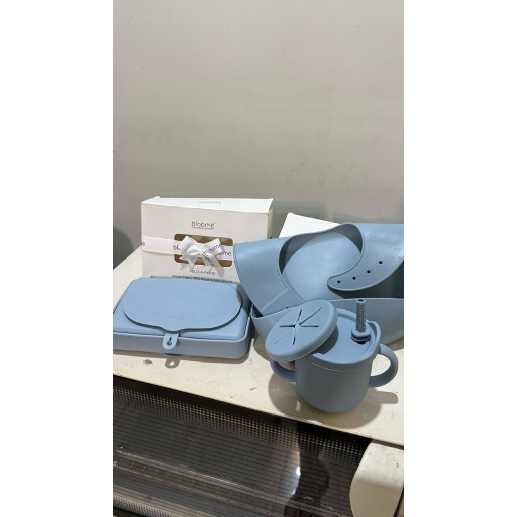 bloome set mpasi (plate suction, silicon cup, silicon bib)