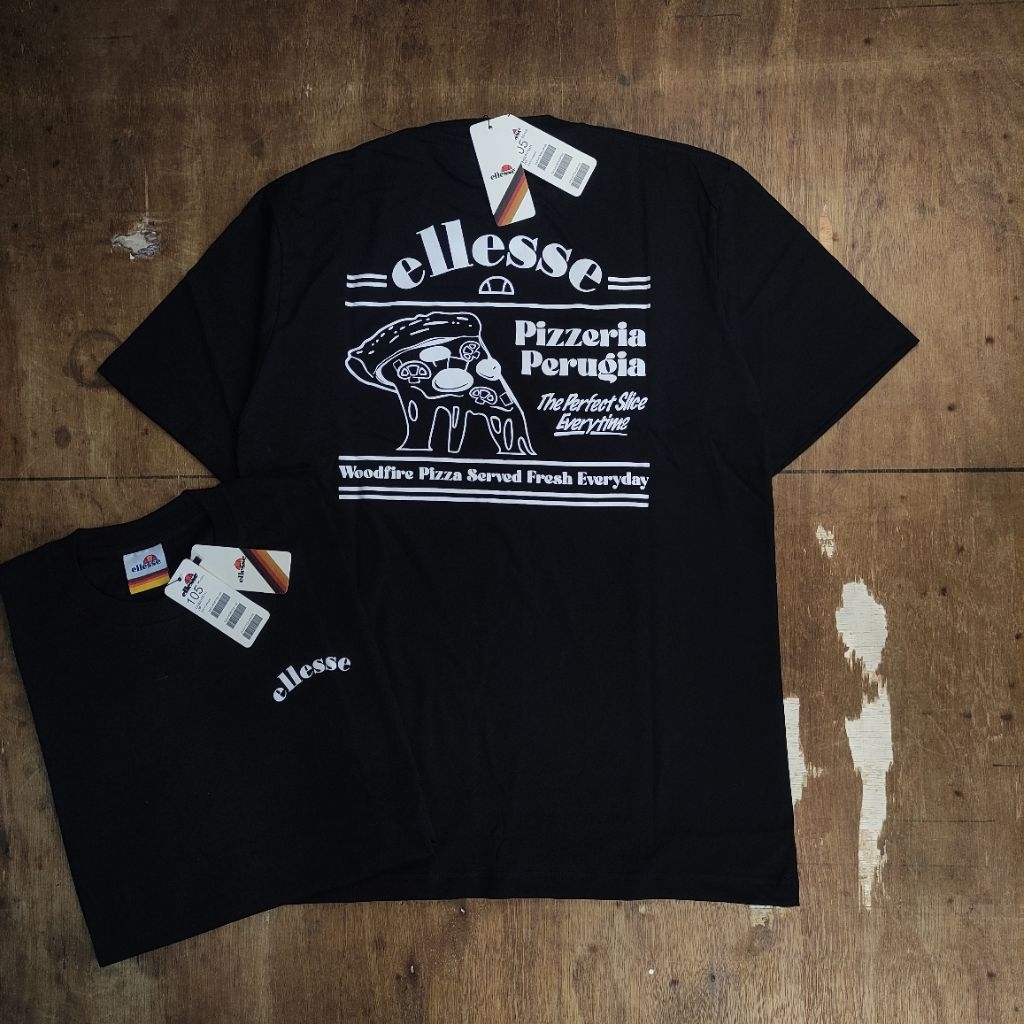 KAOS OVERSIZE ELLESSE PIZZERIA PERUGIA PRINTED BLACK TEES BESTSELLER