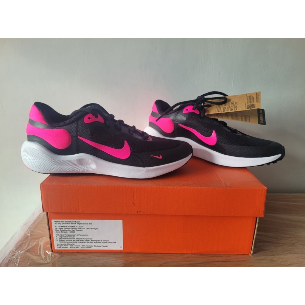 Nike Revolution 7