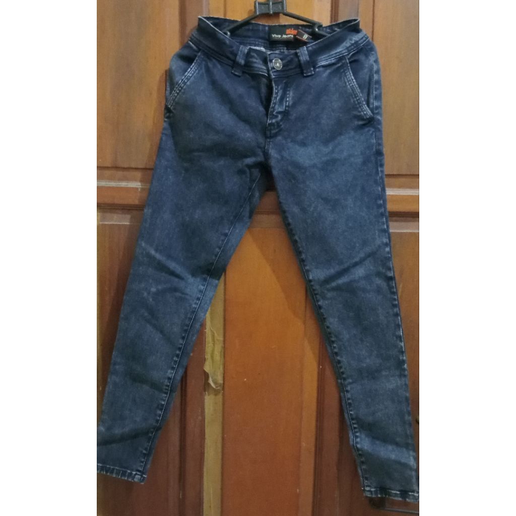Vivo Jeans Celana Pensil Preloved tanpa tag 29