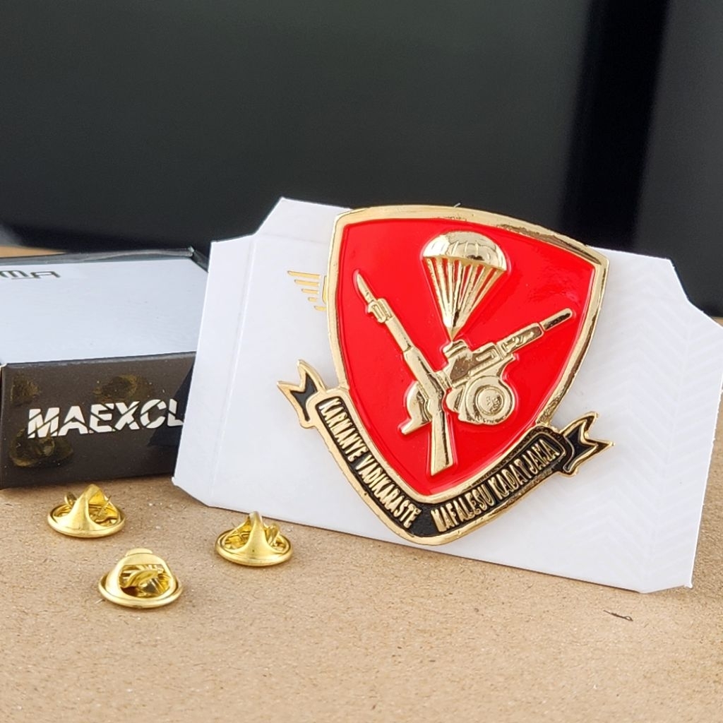 EMBLEM PASKHAS BARET BRIVET BREVET