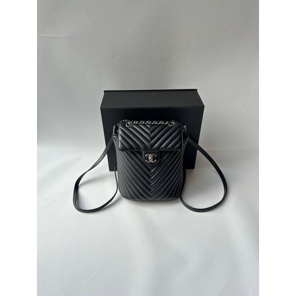 Preloved excellent Chanel backpack black chevron lamb shw #25 with box, db, card, holo & flanel @ 49