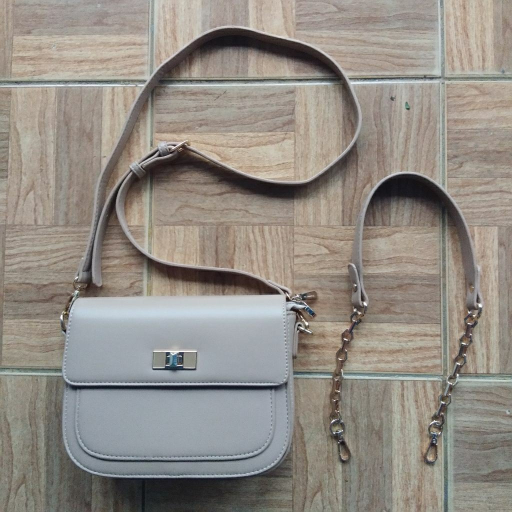 Preloved Tas Selempang Elizabeth 0706-0896