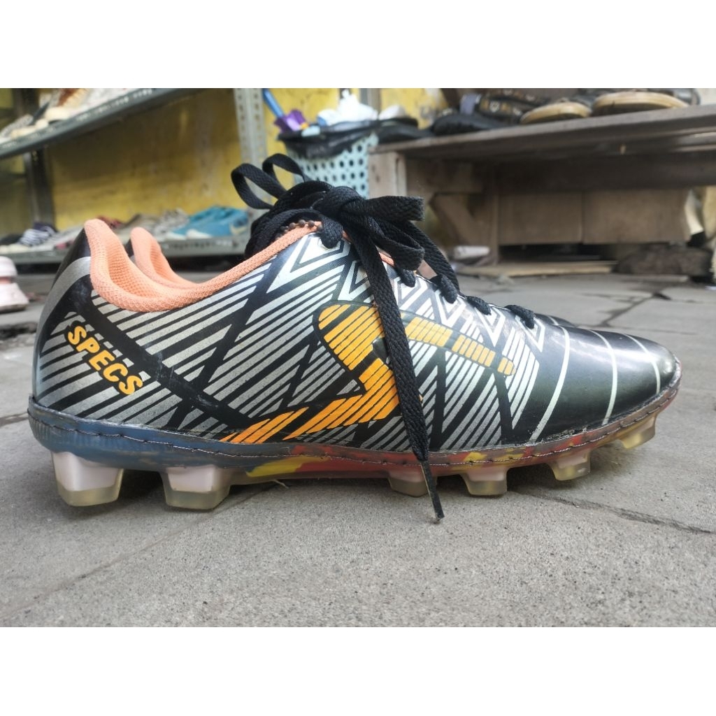 sepatu bola SPECS 39 second