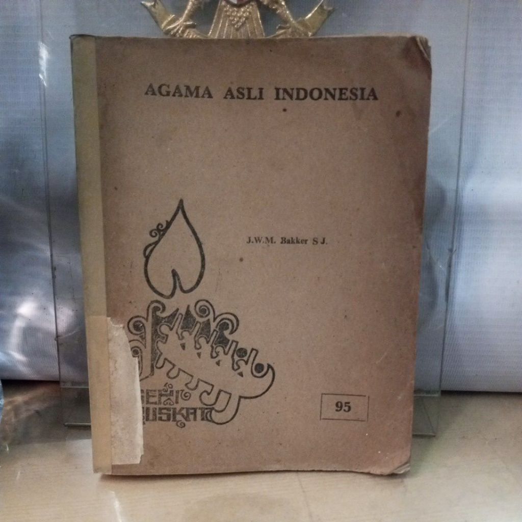 buku , agama asli indonesia oleh j.w.m. bakker , sj.