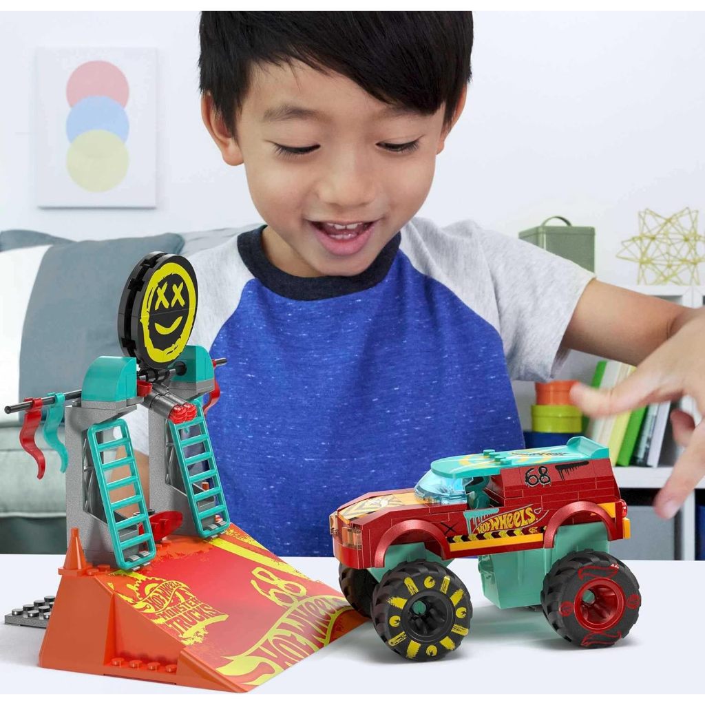 Mega Hot Wheels Monster Trucks Building Toy, Demo Derby Extreme Trick Course with 151 Pieces, 1 Micr